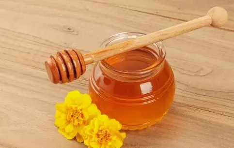 蜂蜜變質(zhì)了吃了會(huì)怎么樣（蜂蜜變質(zhì)之后會(huì)有什么特點(diǎn)呢?）