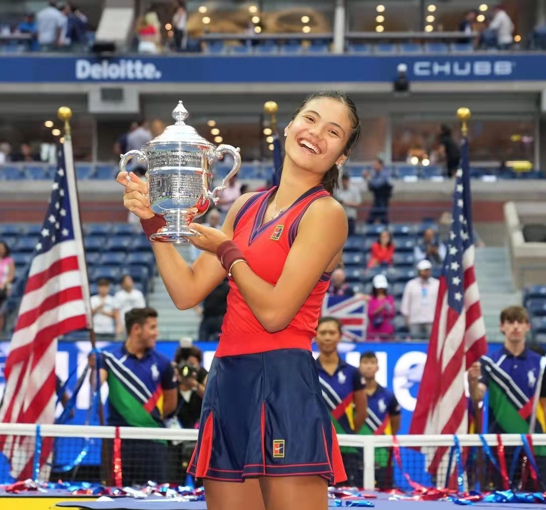 18歲華裔小將美網(wǎng)奪冠！高顏值被指似選美冠軍，開(kāi)口東北話太親切