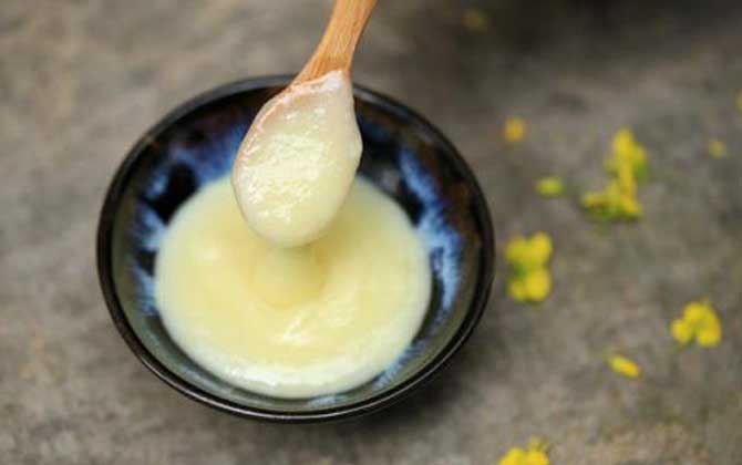 蜂王漿凍干粉和鮮蜂王漿哪個(gè)好？