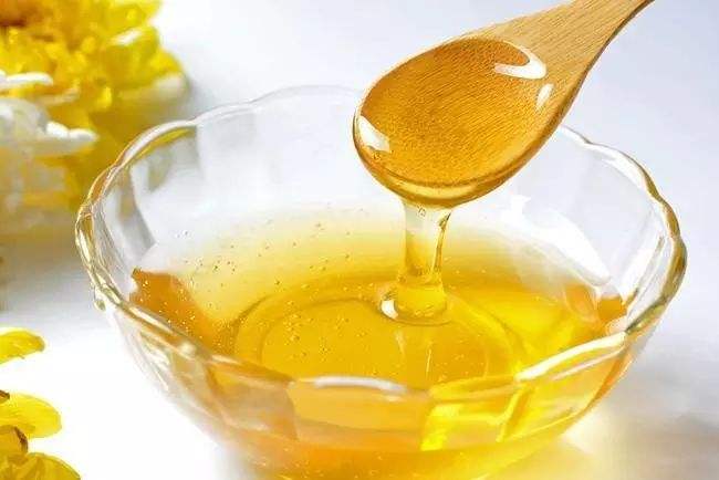 【蜂蜜美容】蜂蜜水洗臉有沒有副作用呢？會(huì)造成什么傷害呢？