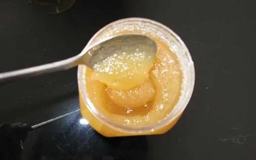 蜂蜜變質(zhì)了吃了會怎么樣（蜂蜜變質(zhì)之后會有什么特點(diǎn)呢?）